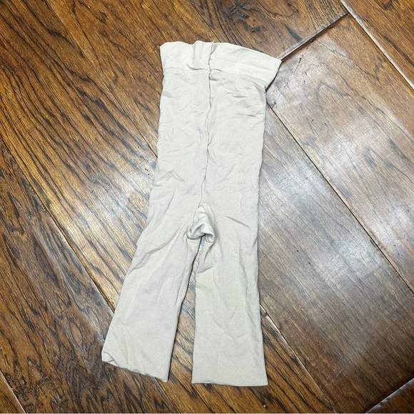 Assets by Spanx tights - Picture 2 of 3